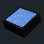 CHRISTMAS SNOWFLAKES GIFT BOX<br><div class="desc">Pretty little snowflakes against a bright blue background. An ideal design for the Christmas season. England.</div>