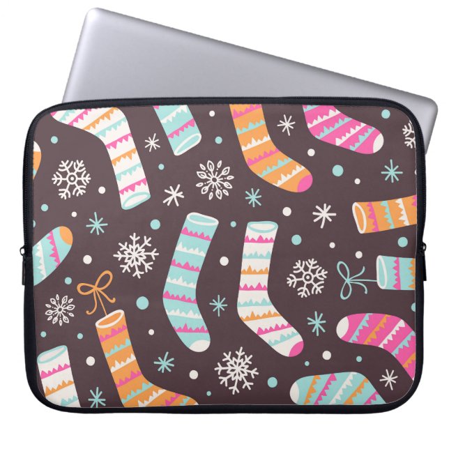 Christmas socks and snowflakes: vintage pattern laptop sleeve (Front)