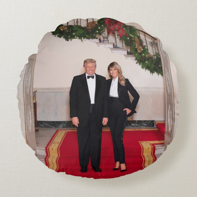 Christmas steps President Donald Trump & Melania Round Cushion (Front)