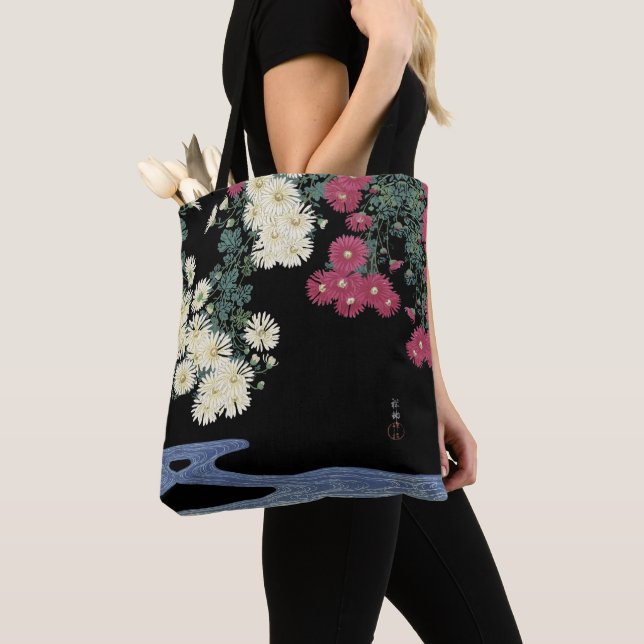 Chrysanthemums,Running Water ,Japanese Floral Tote Bag (Close Up)