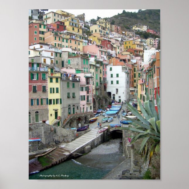 Cinque Terre (Riomaggiore Harbour) Poster (Front)