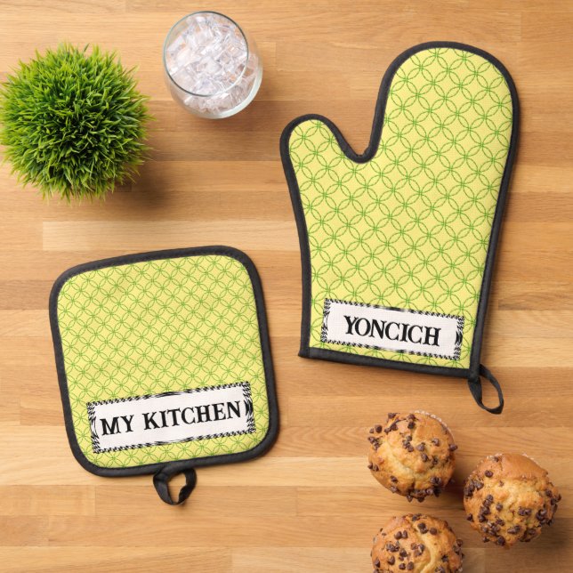 Circle of Leaves by Kenneth Yoncich Oven Mitt & Pot Holder Set (Top Down)