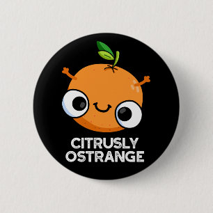 Citrusly Ostrange Funny Strange Orange Pun Dark BG 6 Cm Round Badge