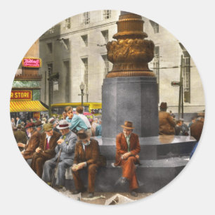 City - Cincinnati, OH - Feeding the pigeons 1938 Classic Round Sticker
