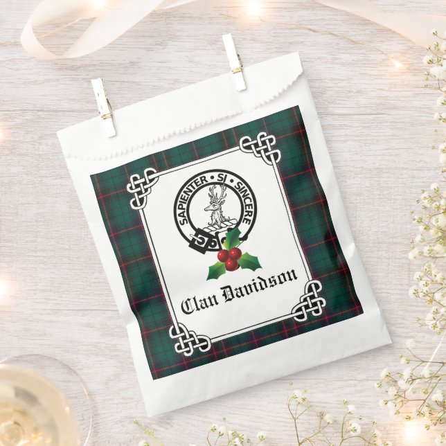 Clan Davidson Crest Badge & Tartan Holiday  Favour Bags (Clipped)