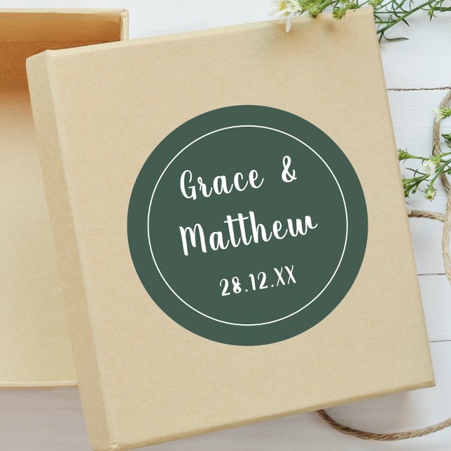 Classic Elegant Emerald Green Wedding Favour Round Sticker (Classic round wedding favor sticker creates a refined touch for memorable wedding gifts.)