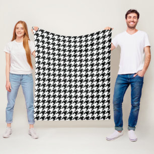 Classic Houndstooth Pattern: Black & White Vintage Fleece Blanket