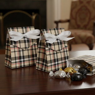 Classy Favour Boxes With Classic Plaid Pattern