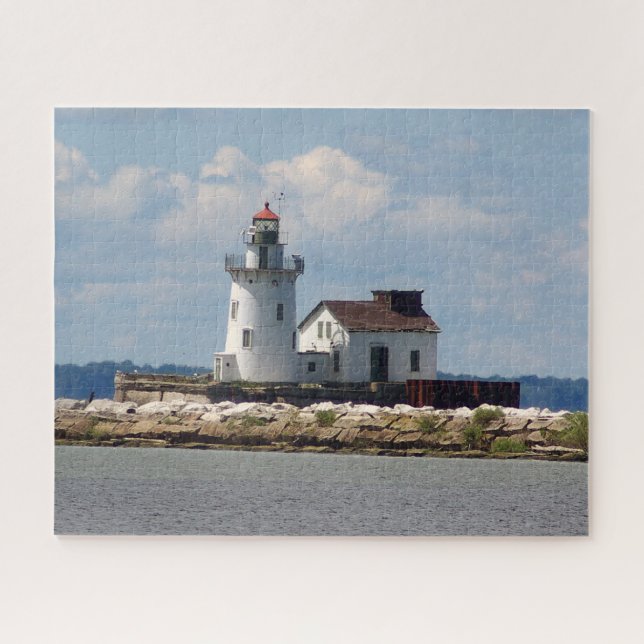 Cleveland Harbor Main Entrance Light puzzle (Horizontal)