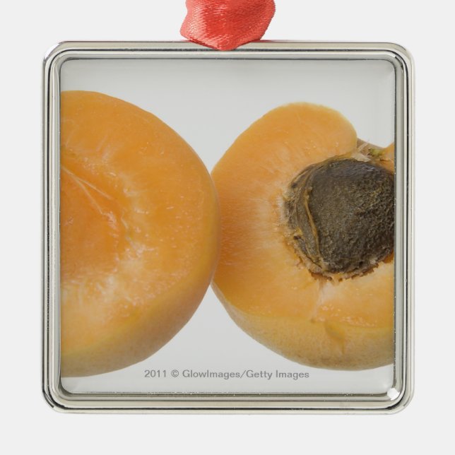 Close-up of cross section of an plum metal tree decoration (Front)