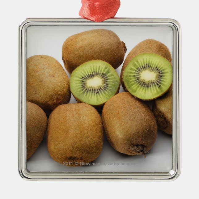 Close-up of kiwi fruits metal tree decoration (Front)