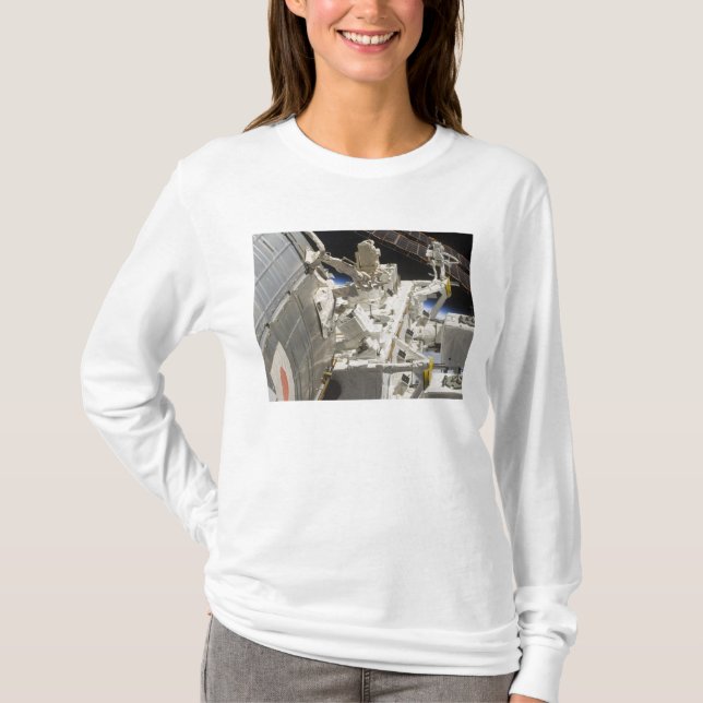 Close-up view of components T-Shirt (Front)