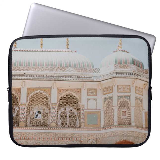 CLOSEUP PHOTOGRAPHY OF GREEN CACTUS PLANT LAPTOP SLEEVE (Front)