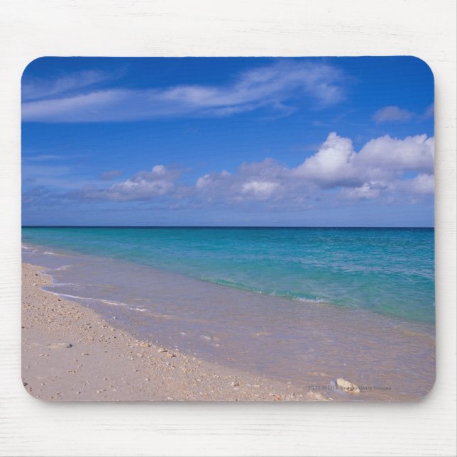 Cloud in blue sky over sandy beach mouse mat (Front)