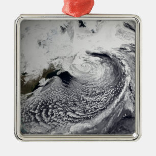 Cloud simulation of a single day 3 metal tree decoration