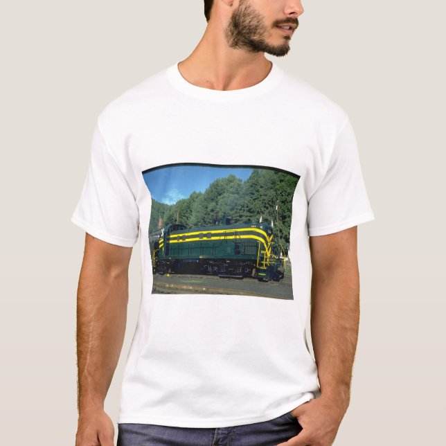 CNJ Alco RS-3 #1554, classic_Trains T-Shirt (Front)