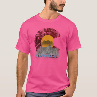 Colorado Flag Mountain Lake Distressed gift T-Shirt