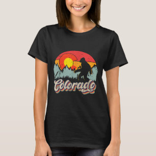 Colorado Mountain Hiking Bigfoot Camng Retro 80s S T-Shirt