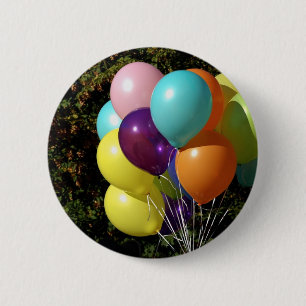 colored balloons 6 cm round badge