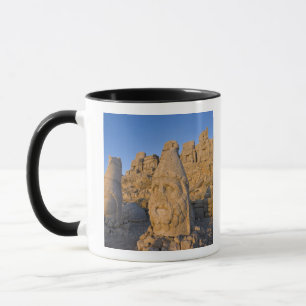 Colossal head statues of Gods guarding the Mug