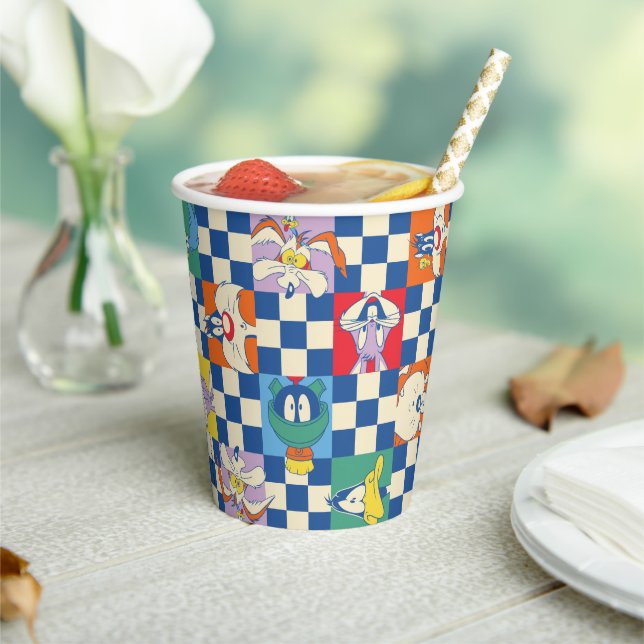 Colourful LOONEY TUNES™ Chequered Toss Pattern Paper Cups (Insitu)