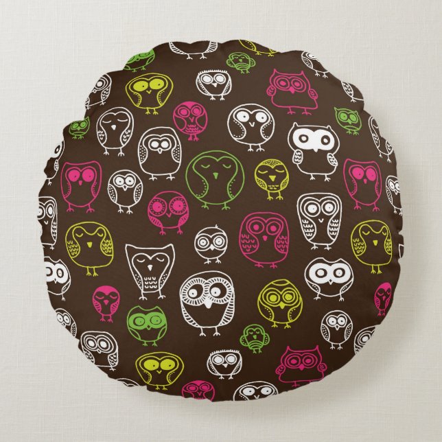 Colourful owl doodle background pattern round cushion (Front)