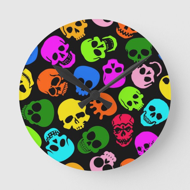 Colourful Skulls pattern in black Round Clock (Front)