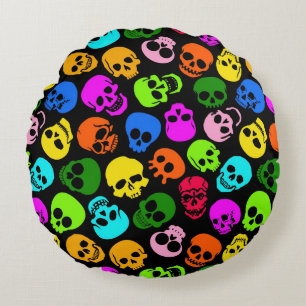 Colourful Skulls pattern in black Round Cushion