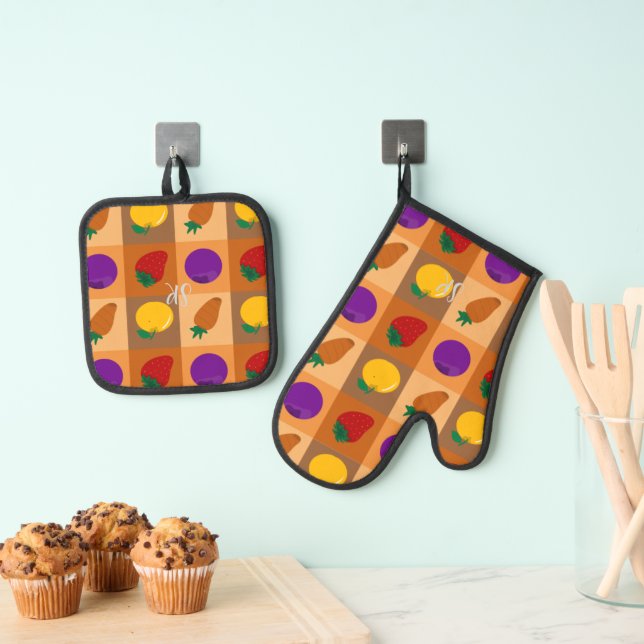 Colourful Veggie Pattern Oven Mitt & Pot Holder Se Set (Insitu(Hanging))