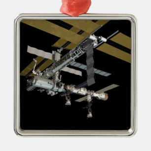 Computer generated view 17 metal tree decoration