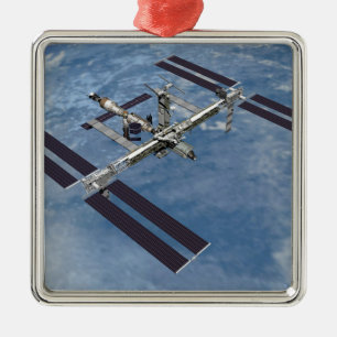 Computer generated view 22 metal tree decoration