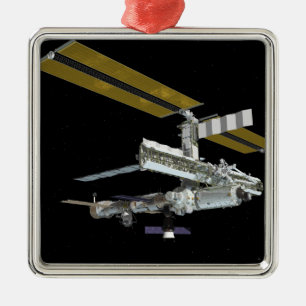 Computer generated view 26 metal tree decoration