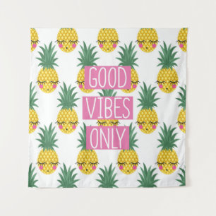 Conceptual phrase Good vibes only on seamless patt Tapestry