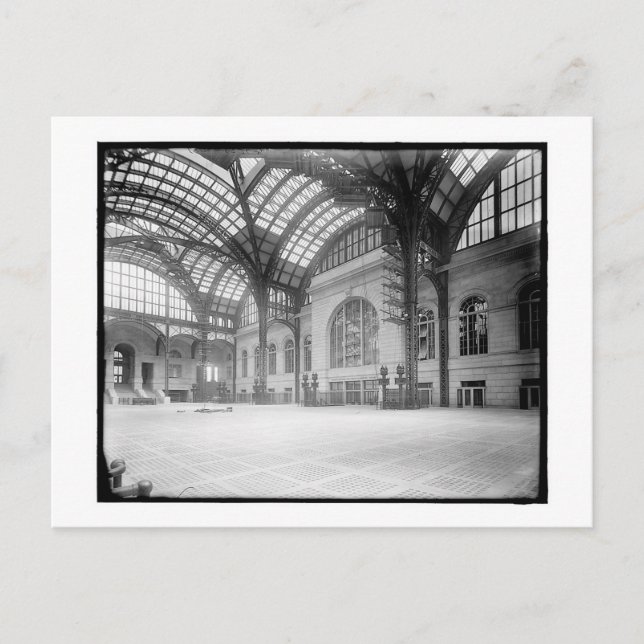Concourse, Pennsylvania Station, New York Vintage Postcard (Front)