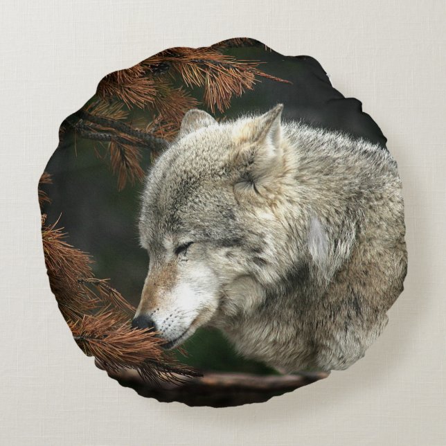 Contemplative timber wolf round cushion (Back)