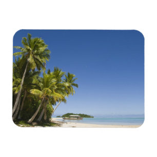 Cook Islands, Aitutaki. Polynesian canoe tour to Magnet