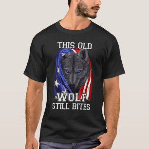Cool Black Wolf American Flag This Old Wolf Still  T-Shirt