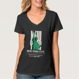 Cool New York City with Statue of Liberty Illustra T-Shirt