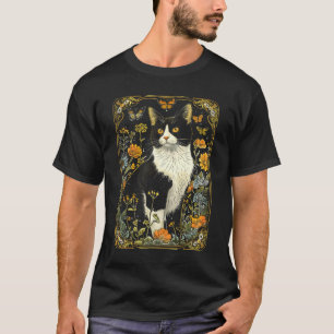 Cottagecore Aesthetic Cat Butterflies Flowers Gard T-Shirt