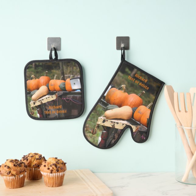Country Garden Pumpkins And Squash Personalised Oven Mitt & Pot Holder Set (Insitu(Hanging))