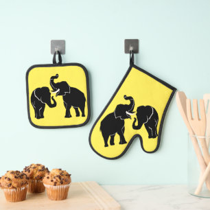 Couple Elephant Oven Mitt & Pot Holder Set