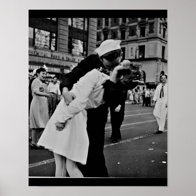 Couple Kiss in New York as Japan Surrenders WWII Poster (Front)