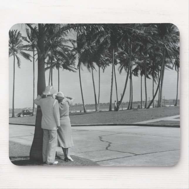 Couple Standing Under Tree Mouse Mat (Front)