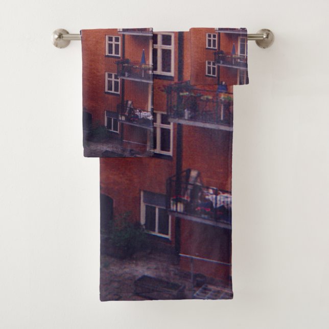 Court Yard Bath Towel Set (Insitu)