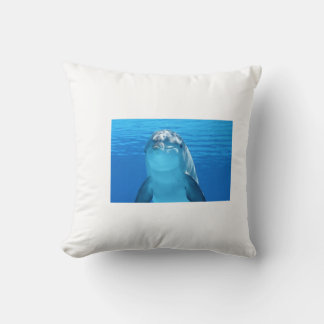 coussin dauphin, eau bleu, coussin blanc cushion