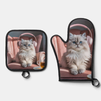 Cozy Cat Vibes – Cute Persian Cat Listening to Mus Oven Mitt & Pot Holder Set