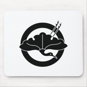 Crane-shaped ginkgo leaf on a circle mouse mat