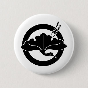 Crane-shaped ginkgo leaf on circle 6 cm round badge