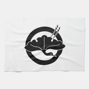 Crane-shaped ginkgo leaf on circle tea towel