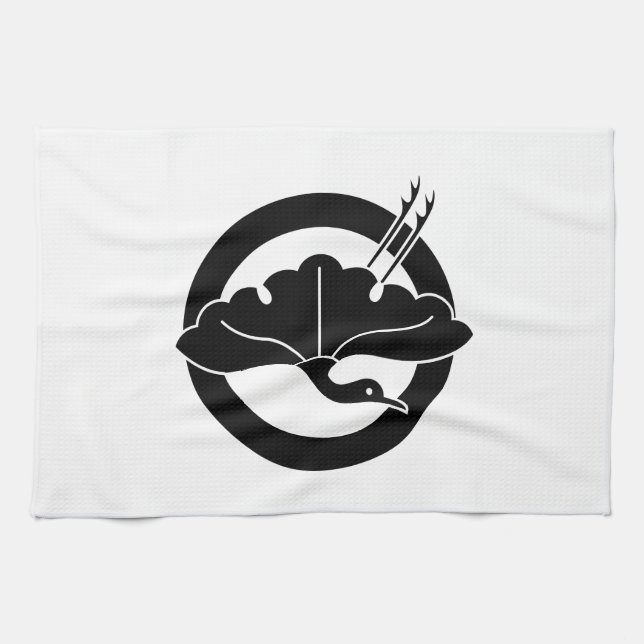 Crane-shaped ginkgo leaf on circle tea towel (Horizontal)